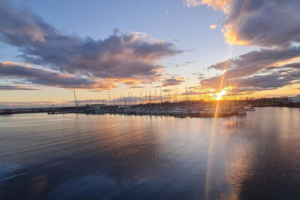 Appartement Avec Balcon, Vue Mer, Piscine, Parking Agde Esterno foto